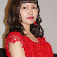 金魚ぶりを絶賛された二階堂ふみ、赤いドレス卒業を撤回？『蜜のあわれ』舞台挨拶 画像