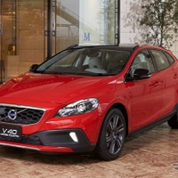 ボルボ V40クロスカントリー、モデルのアン ミカ特別仕様をウェブ限定発売 画像