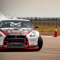 日産 GT-R、高速ドリフト走行のギネス新記録…304.96km/h 画像