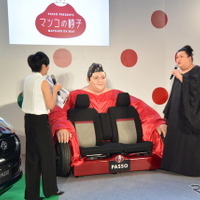 【トヨタ パッソ 新型】マツコ、巨大顔面付き椅子に「リアルよ、結構」 画像