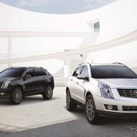 キャデラック SRXクロスオーバー、ブラッククロームパーツ装備の限定車 画像