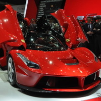 フェラーリ初の市販ハイブリッド、ラ・フェラーリ …限定499台の生産を終了 画像