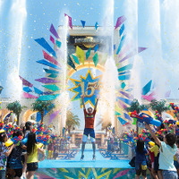 【USJ】大使・松岡修造が500名の親子とびしょ濡れ！「15周年夏開幕宣言イベント」開催 画像
