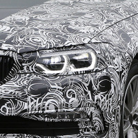 BMW 5シリーズ 次世代型、新LEDエンジェルアイ光った！ 画像