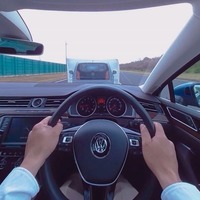 ゴルフR で200km/h超の世界も体験できる…VWが販売店にVRを導入 画像