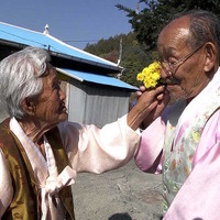 【特別映像】小さな花束のサプライズ…夫婦の愛にほっこり＆キュン『あなた、その川を渡らないで』 画像