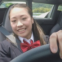 超絶テク披露の試乗女子「実はドリフト走行、初めてです」 画像