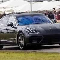 【グッドウッド16】ポルシェ パナメーラ 次期型、ほぼ擬装なしでヒルクライム 画像