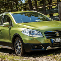 スズキ SX4 Sクロスに改良新型、大胆な表情をスクープ…ファンサイト 画像