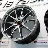 【東京モーターショー15】スポークの厚みで力強さアピール…レイズ、鍛造プロトタイプホイールを出展 画像