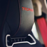 スポーツレザーシートが支える走り… ルーテシア RSトロフィーにLS設定、30台 画像