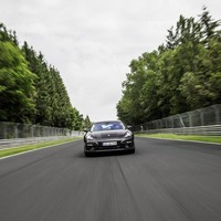 ポルシェ パナメーラ 新型、ニュルで7分38秒…高級セダン最速 画像