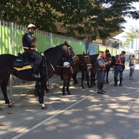 リオオリンピック開会式前のマラカナンスタジアムは警官がズラり…騎馬警官の姿も 画像