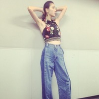 優樹菜、「オールバック」決めて...はいセクシーポーズ！ 画像
