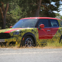 BMWベイビー「X1」！？MINIクロスオーバー次期型、最終テストを目撃 画像