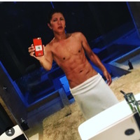 GACKT、バスタオル一枚の鍛え上げられた美ボディ公開 画像