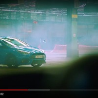 世界一のドローン使い、フォード車と対決［動画］ 画像