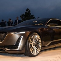 【ペブルビーチ 16】キャデラック エスカーラ、先進の車載インフォ搭載 画像