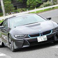 【BMW i8 試乗】スーパーカーのようでスーパーカーに非ず…中村孝仁 画像