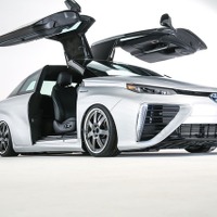 【SEMAショー15】トヨタ MIRAI が ガルウィングの2ドアに…タイムマシンへ変身 画像