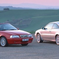 ボルボ C70、デビュー20周年…「四角いボルボ」と決別した名車 画像