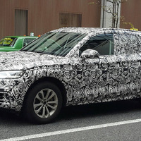 日本未公開 アウディ Q5 新型...都内で目撃！女性ドライバー、目立ちすぎて赤面!? 画像