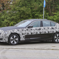 BMW5シリーズ次期型、プラグインハイブリッドはEV航続35kmの高性能！ 画像