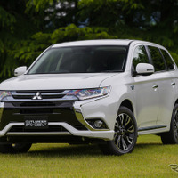 【三菱 アウトランダーPHEV 試乗】4WDならではの絶大な安心感と気持ちいい走り…片岡英明 画像