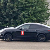 カイエン クーペか!? ポルシェ謎の新型SUVをキャッチ！ 画像