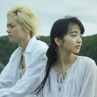 【特別映像】菅田将暉、小松菜奈を連れて海に飛び込む！「俺の好きにしてええんじゃ」 画像