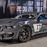 フォード新たなるレーサー、強面の「マスタング GT4」登場！ 画像