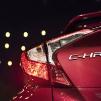 【ロサンゼルスモーターショー16】トヨタ C-HR、米国仕様を初公開へ 画像