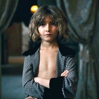 【特別映像】絶世の美少年が独裁者へ…片鱗をのぞかせるシーン解禁『シークレット・オブ・モンスター』 画像