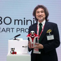 【東京モーターショー15】コミュニケーションロボ「KIROBO mini」が自動運転技術につながる可能性 画像