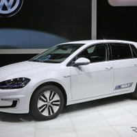 【ロサンゼルスモーターショー16】VW ゴルフ EV に2017年型…航続距離5割拡大 画像