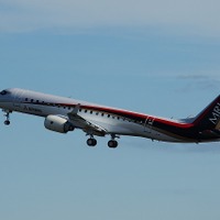 【新聞ウォッチ】初飛行に成功した国産ジェット機「MRJ」、期待と不安 画像