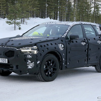 雷神光るボルボXC60次期型、航続距離60kmPHEVモデル投入へ！ 画像