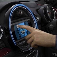 MINI クラブマン、ナビシステムにタッチモニター機能を搭載 画像