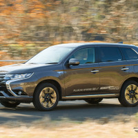 【三菱 アウトランダーPHEV 試乗】コーナリングも得意、見た目以上に軽快に走る…津々見友彦 画像