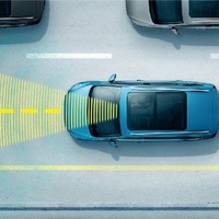VW ゴルフ トゥーラン、先進安全装備を強化…渋滞時追従支援システムを採用 画像
