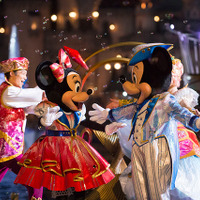 【ディズニー】15周年シーがグランドフィナーレ！期間限定新コスと夜間公演ルック解禁 画像