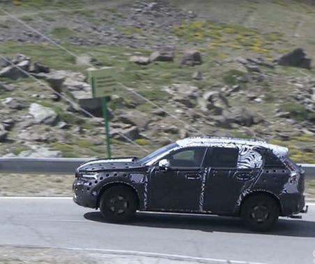 【動画】ボルボ最小SUV「XC40」、力強く峠のワインディングを駆け抜ける! 画像