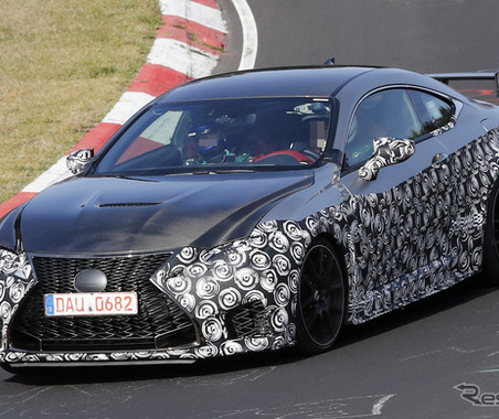 これが市販デザインだ!レクサス「RC F GT」、軽量カーボンボディがニュル激走 画像