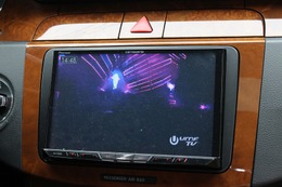 2DINスペースを部分的に加工して取り付けることに成功したサイバーナビ。映像などを楽しむのはこちら。 2DINスペースを部分的に加工して取り付けることに成功したサイバーナビ。映像などを楽しむのはこちら。