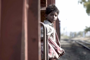 “迷子になった男の子”の姿が明らかに…『LION/ライオン』本編映像 画像