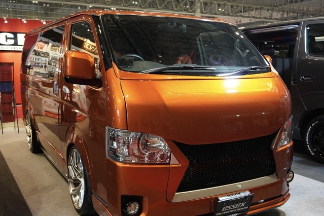 トレンドは車中泊…ハイエース コレクション＠東京オートサロン2022