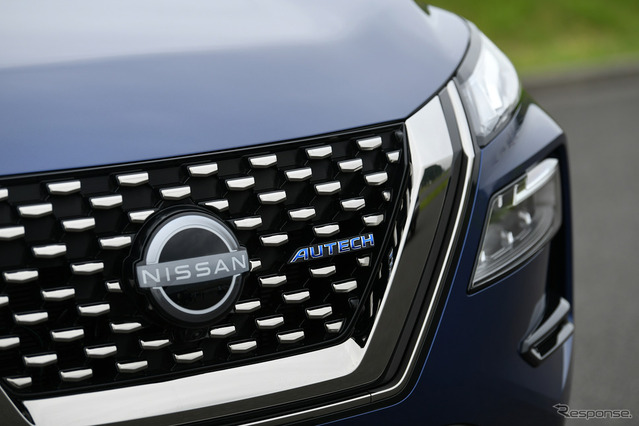 外装、エアロパーツ 日産 T32 エクストレイル 後期 フロントグリル