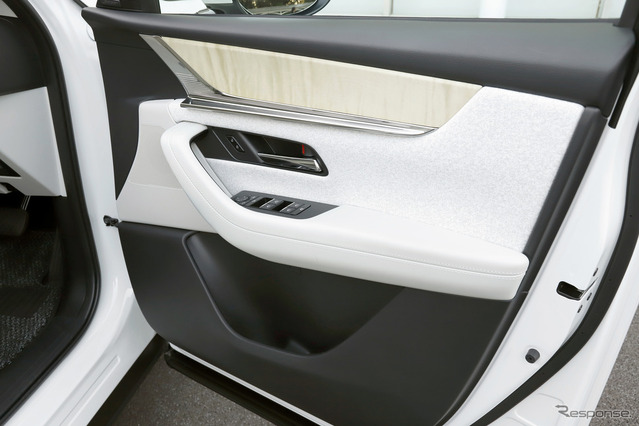 マツダ CX-60 PHEV】Premium Modern…最上位モデルに相応しい和の上質感 MAZDA CX-60 ドアトリムパネル