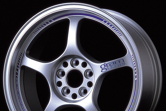 今こそ王道5本スポークでしょ！ 鋳造モデルで究極の
