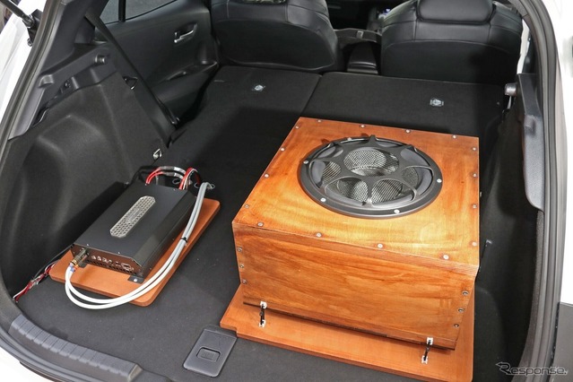 らっしーカローラスポーツ トランクオーディオ ラゲッジオーディオ